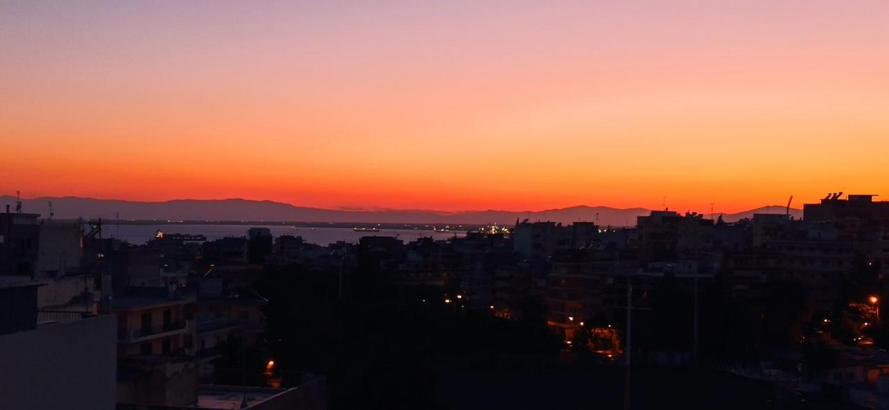 Sunset Rooftop Apartment Szaloniki Kültér fotó